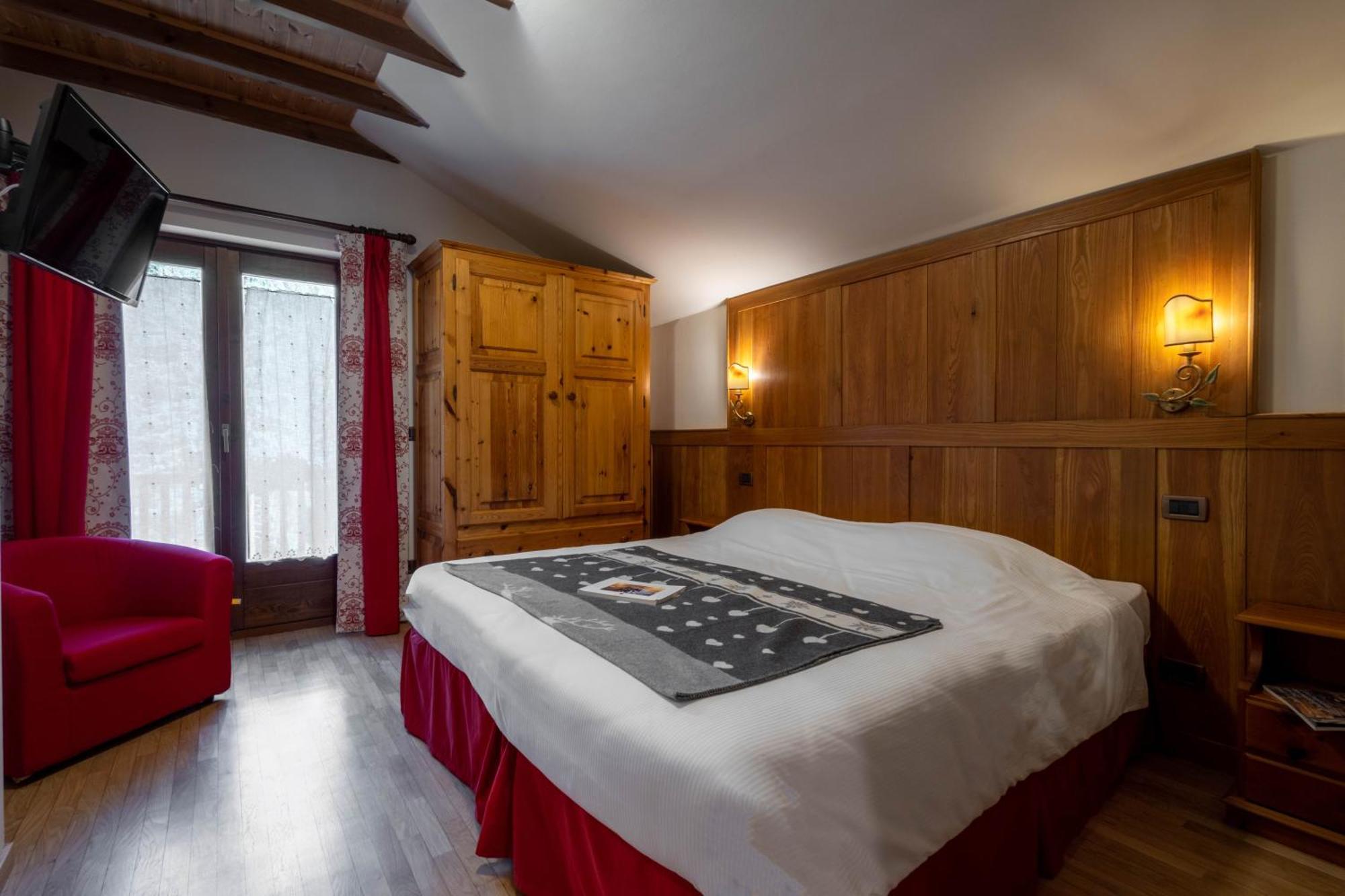 Alpine Forest Hotel Champoluc Exterior foto