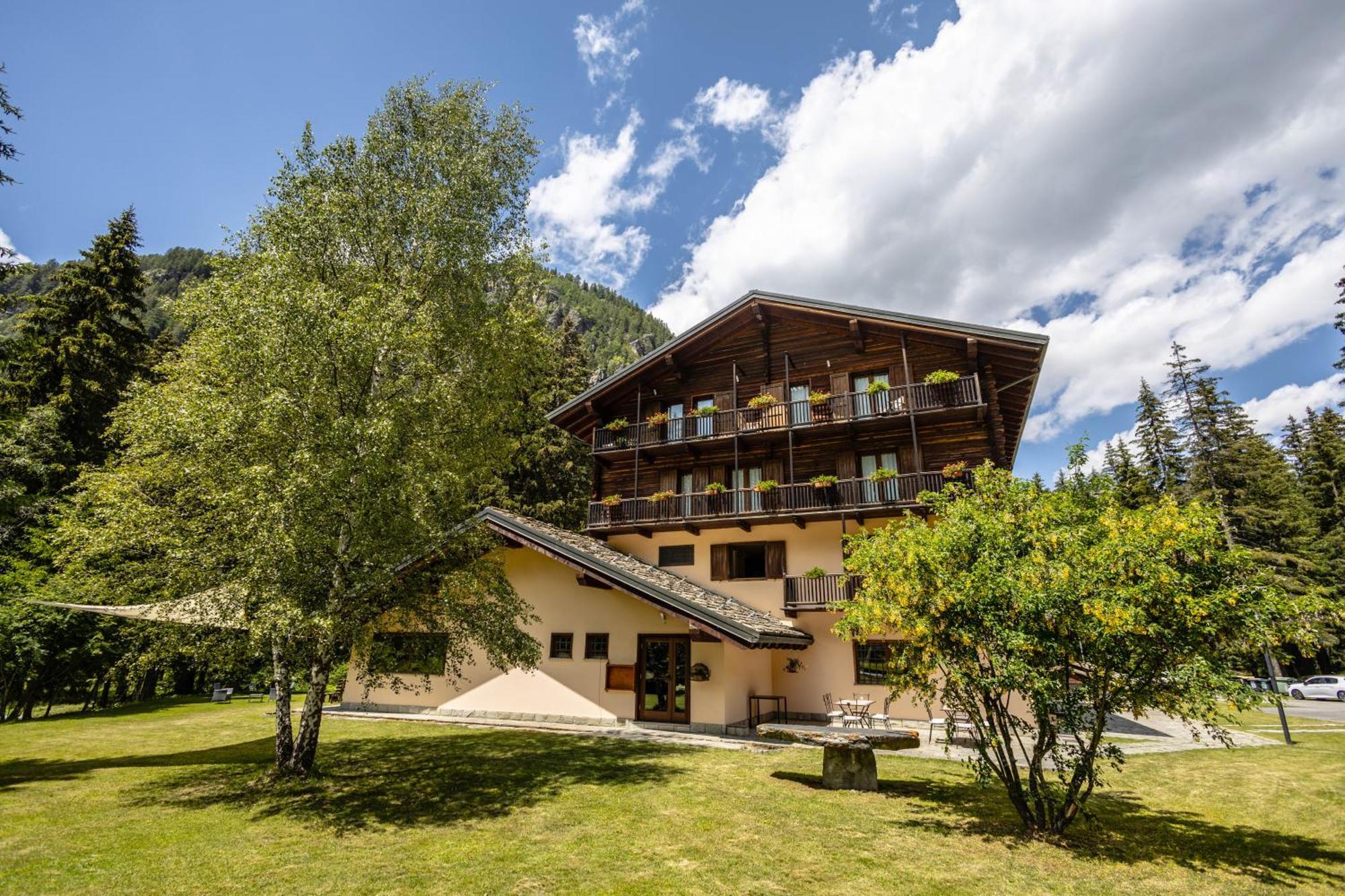 Alpine Forest Hotel Champoluc Exterior foto