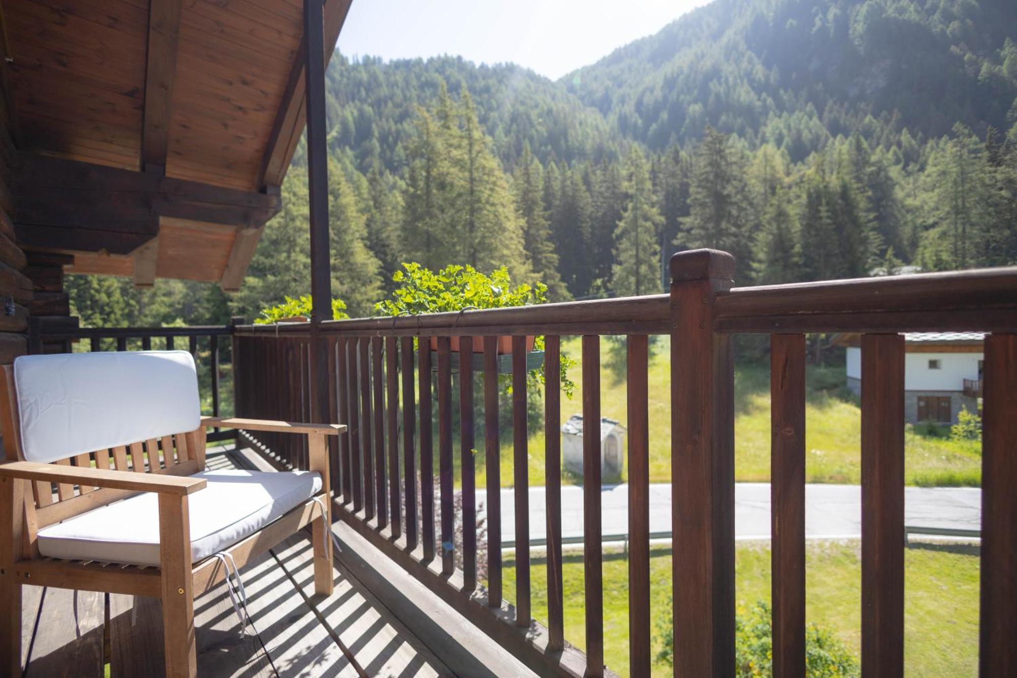 Alpine Forest Hotel Champoluc Exterior foto