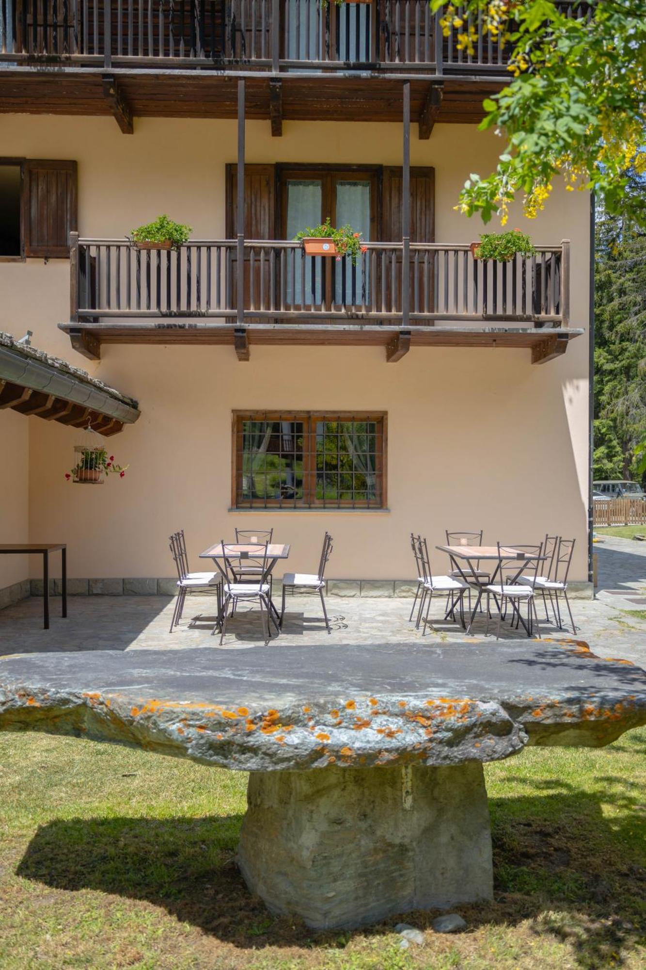 Alpine Forest Hotel Champoluc Exterior foto